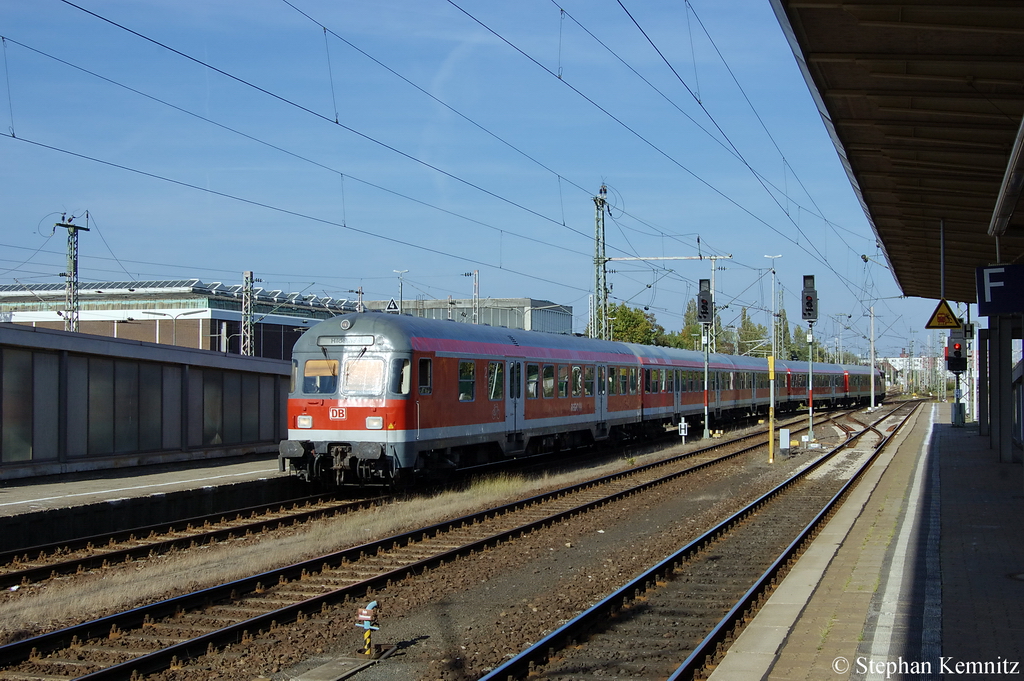 Am Gleis 4 in Braunschweig wird die (RB 14618) nach Hildesheim bereit gestellt. 24.09.2011