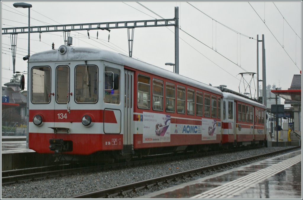 AOMC Regionalzug nach Monthey Ville in Aigle. 
19. Mrz 2011