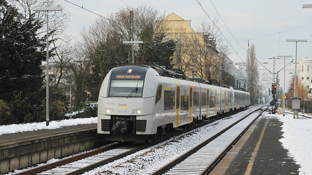 Aslo irgendwie passt der Winter zu den Desiro Mainlines...460 004 und Bruder am 27.11.10 in Bonn Bad Godesberg