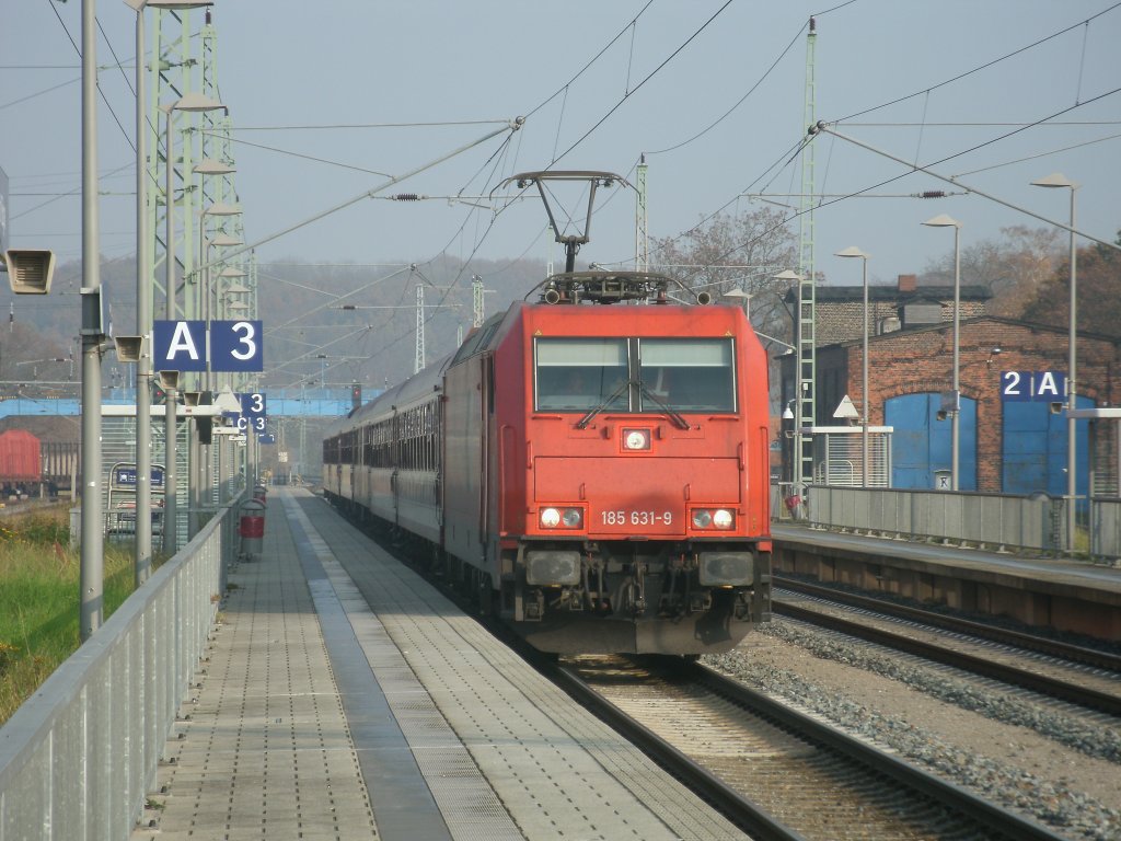 Auch fr mich hie es am 06.November 2011 warten bis der Sonderzug aus Binz nach Kln kam.Bis endlich die HGK 185 631 durch Bergen/Rgen kam,hatte ich in der Zwischenzeit sogar auf mein Mittagessen verzichtet.