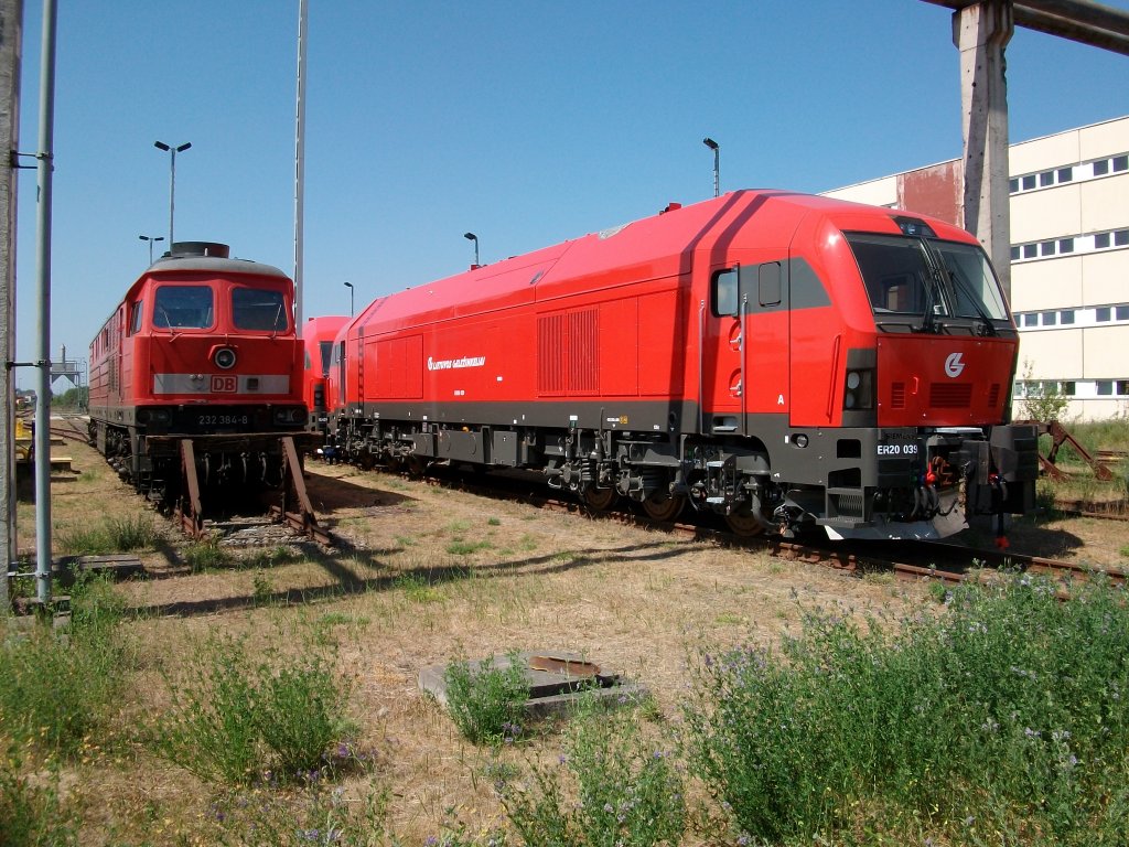 Auch das gab es einige Male in Mukran zuerleben.Die Deutsche 232 384 traff auf die f�r Litauen bestimmte ER20 039 am 14.Juli 2010.
