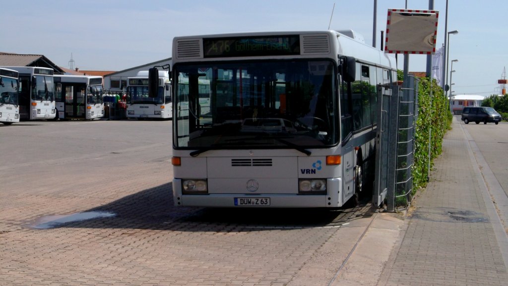 Auf dem Betriebshof von BVZ (Busverkehr Zipper) in Grnstadt war am 18.5.12 dieser Mercedes-Benz O 405 N abgestellt.