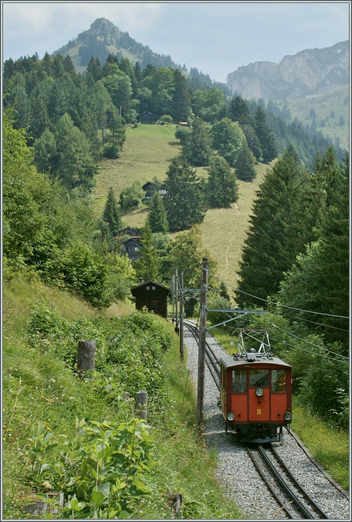 Auf Talfahrt: MG HGe 2/2 N 2 zwischen Crt-d'y-Bau und Haut-de-Caux. 14. Aug. 12