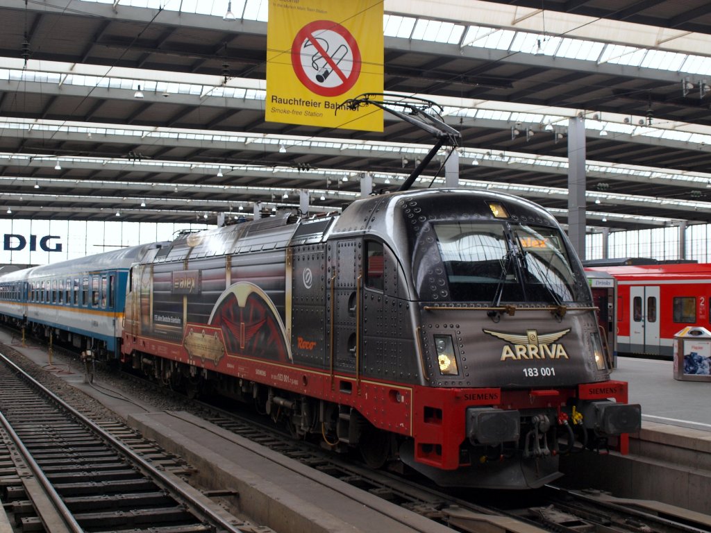 Aus Schwindegg angekommen prsentierte sich 183 001 des Alex recht schn im Mnchener HBF am 28.7