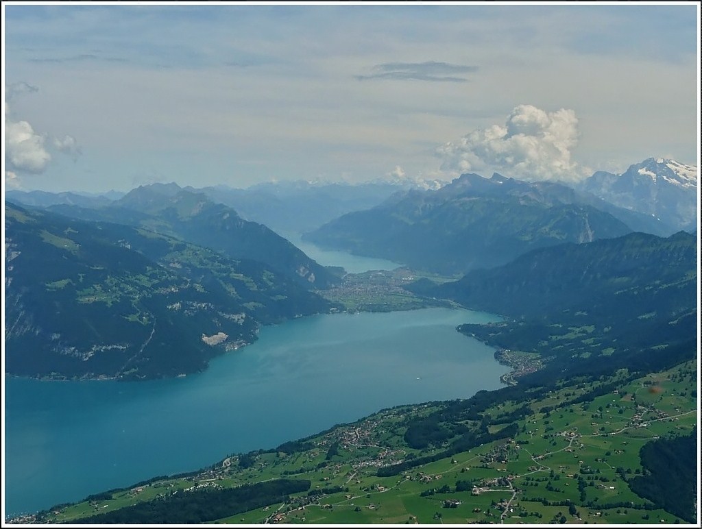 Aussicht vom Niesen auf den Thuner See, Interlaken und den Brienzer See. 29.07.2008 (Jeanny)