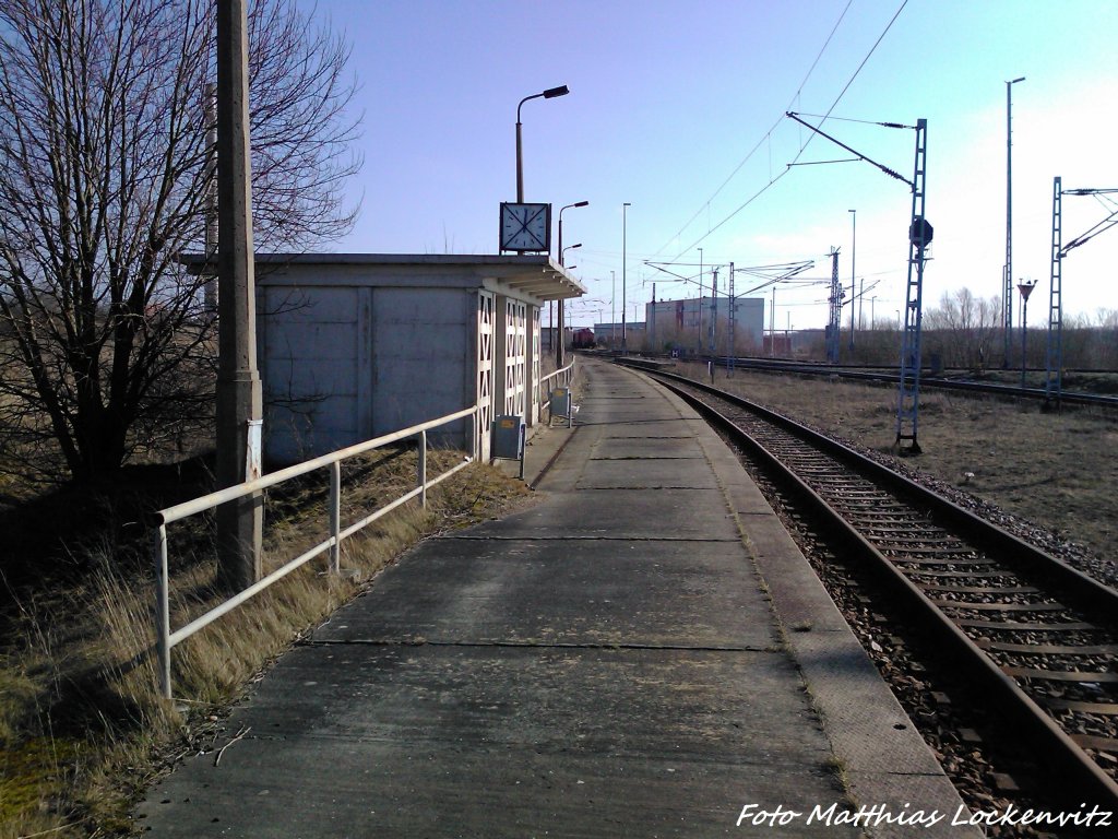 Bahnhof Mukran Mitte / Blick Richtung Sassnitz/Mukran-Fhrhafen Komplex am 4.3.13 