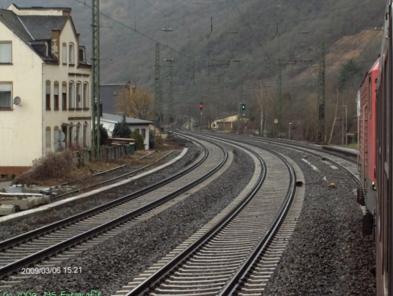 Bahnhofsausfahrt Kamp-Bornhofen richtung Koblenz Hbf
Vorne sieht man noch eine Frankfurter 143er (143 580 9 wenn ich mich richtig erinnere)