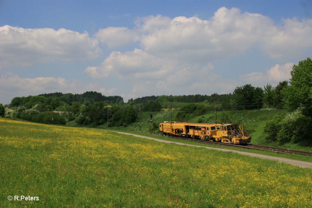 Baufahrzeug bei Plling nach Nrnberg. 13.05.11