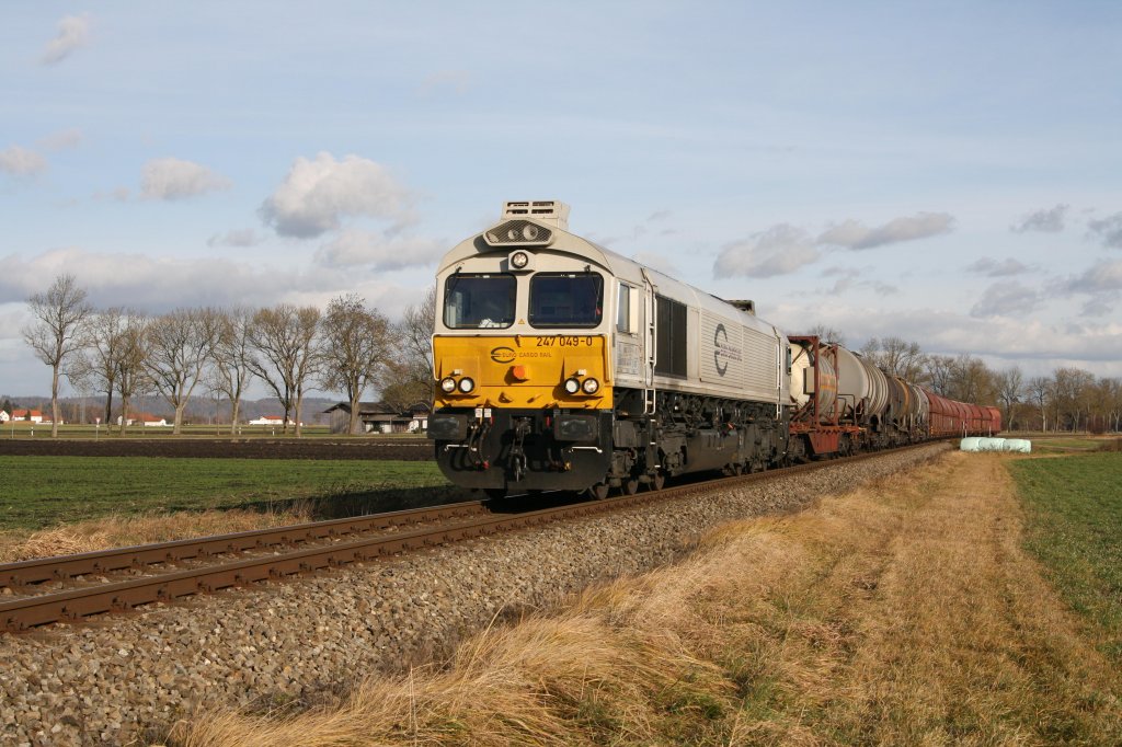 Bei Heiligenstatt wurde am 08.12.11 die 247 049-0 mit einem gemischten Gterzug angetroffen.