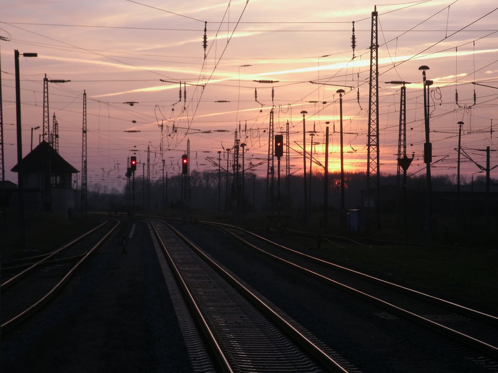 Bereits kurz vor 16:00 Uhr konnte ich diesen Sonnenuntergang,am 29.November 2011, an der westlichen Ausfahrt in Bergen/Rgen fotografieren.