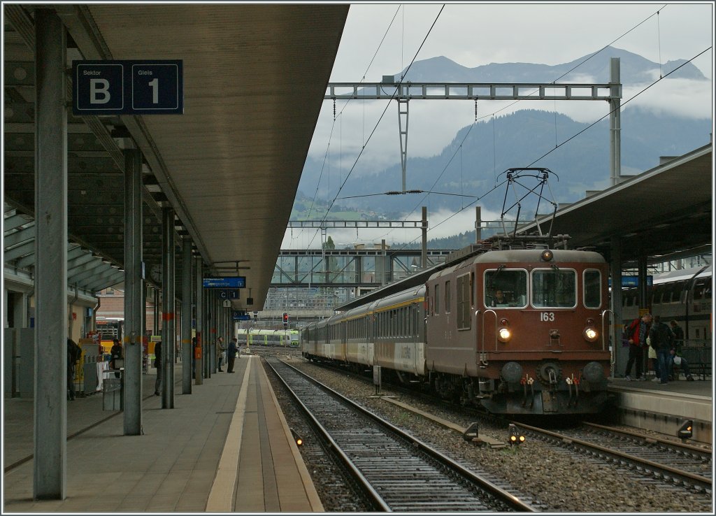 BLS Re 4/4 in Spiez. 29.Sept. 2012