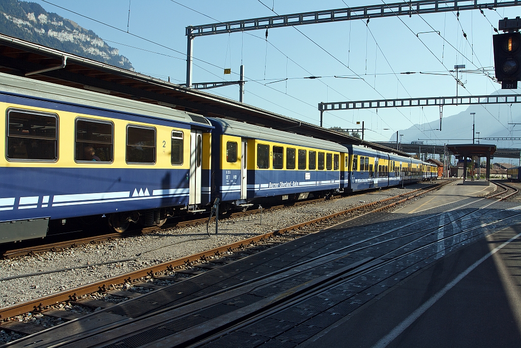 BOB (Berner Oberland-Bahn) Triebzug am 02.10.2011 im Bahnhof Interlaken Ost.