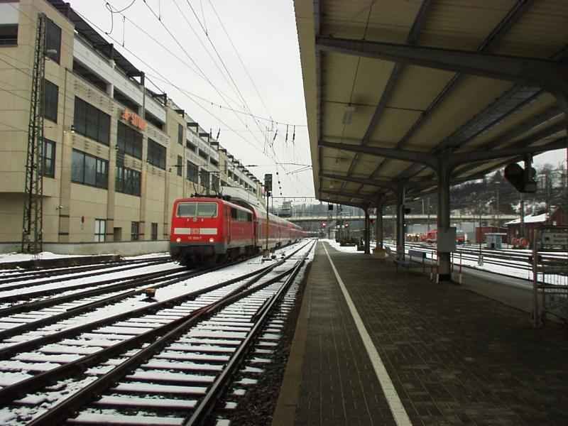 BR 111 mit dem RE9 nach Aachen. Siegen(Winter 05)