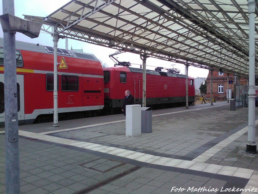 BR 112 als RE7 mit Ziel Ludwigslust im Bahnhof Wismar am 13.4.13