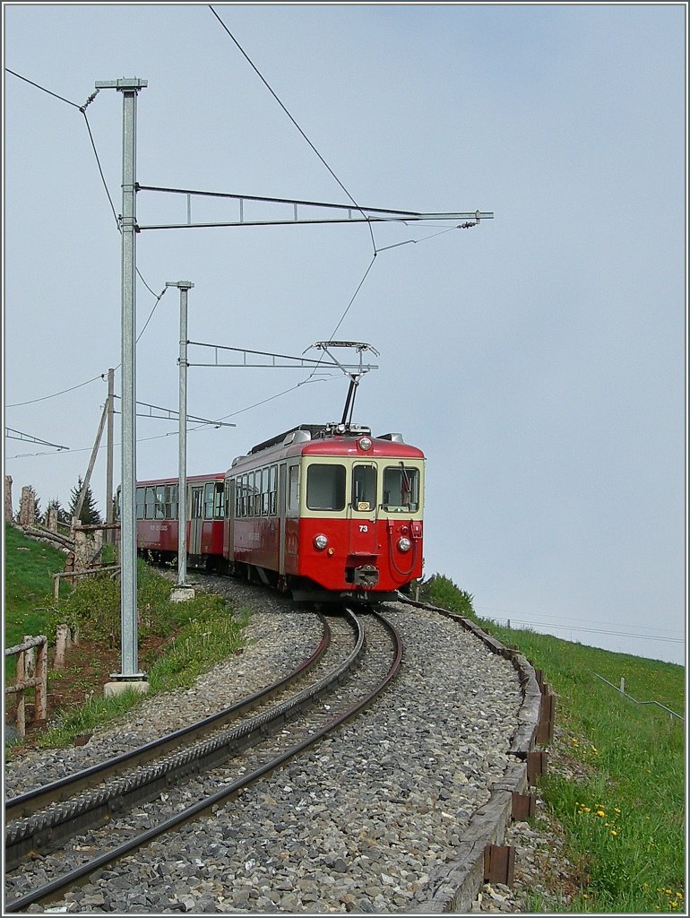 CEV BDeh 2/4 N 73 mit Bt nach Lally kurz vor dem Ziel  Les Pleiades .
3. Mai 2007 