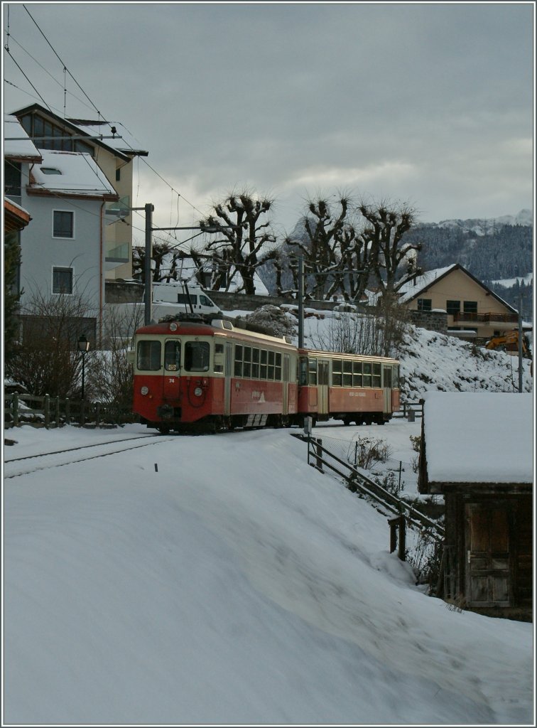 CEV BDeh 2/4 N 74 auf der Fahrt nach Blonay zwischen St-Legier Village und La Chiesaz.
13.12.2012