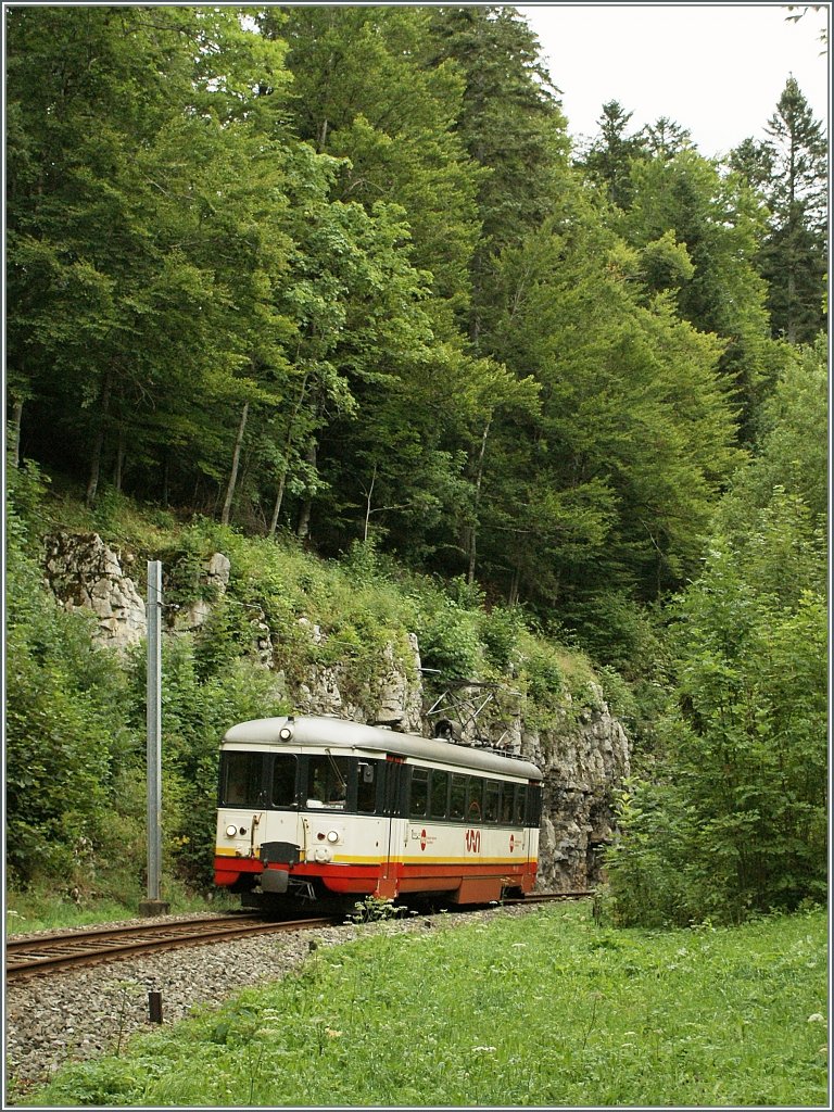 CMN BDe 4/4 N5 als Regionalzug 16 kurz nach Les Frtes am 19. August 2010.