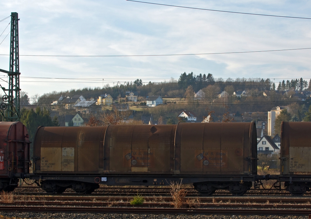 Coiltransport Teleskophaubenwagen  Shimms der slowakischen Firma ZSSK Cargo am 01.03.2011 in Betzdorf-Scheuerferd auf dem Rangierbahnhof der WEBA.