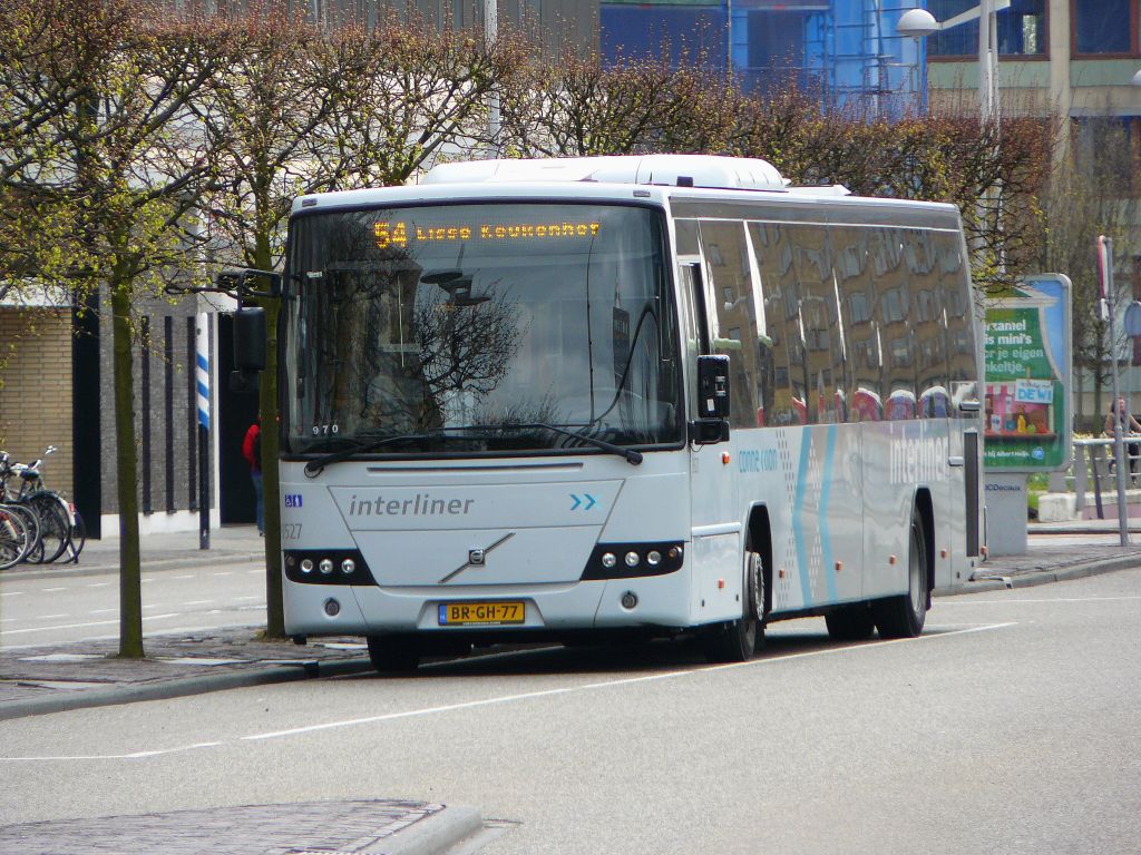 Connexxion 3527 Volvo 8700 Baujahr 2005. Stationsplein Leiden 15-04-2012.