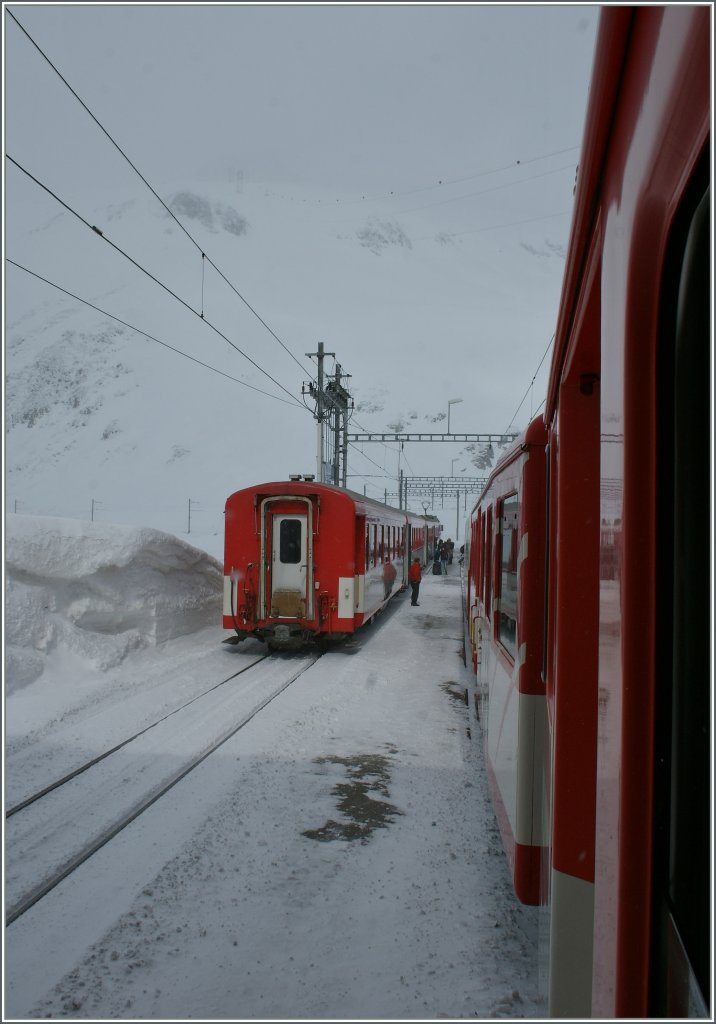 Cool - Zugskreuzung auf dem Oberalppass.
15. Mrz 2013