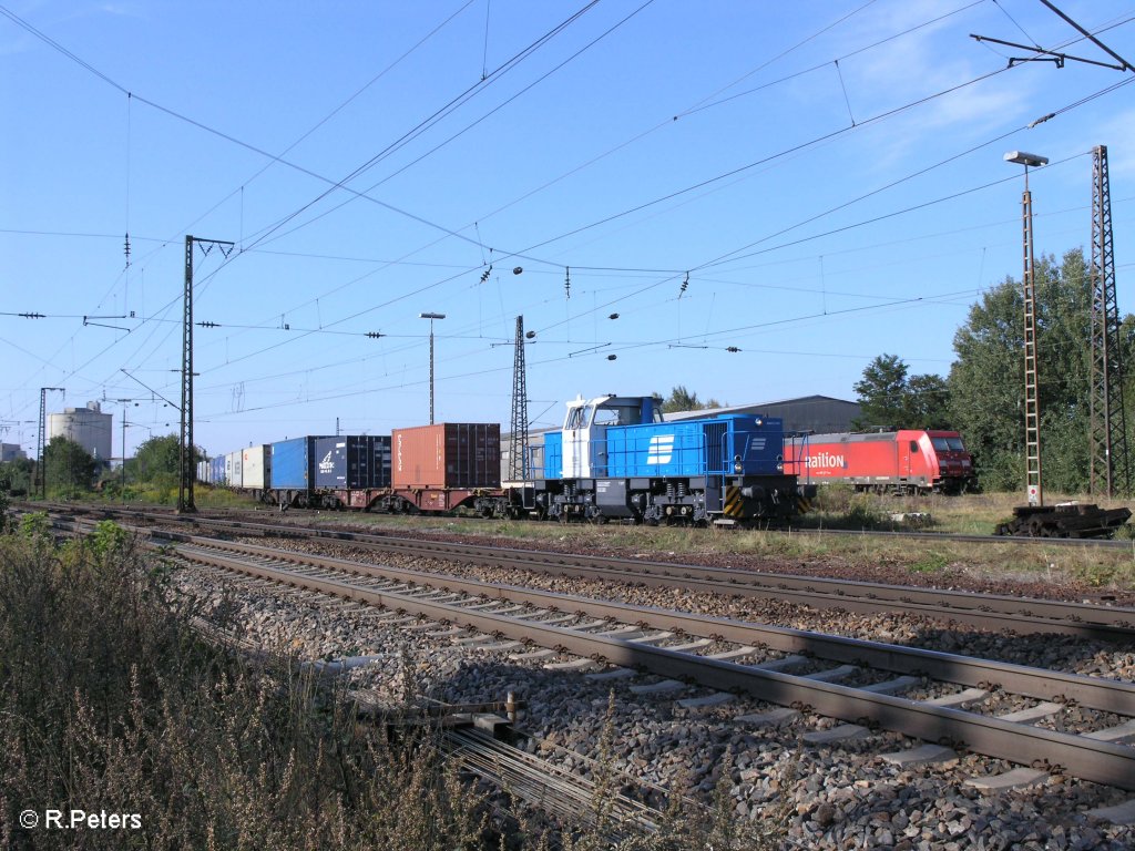 D03 zieht ein Containerzug aus den Hfen bei Regensburg Ost. 09.09.09