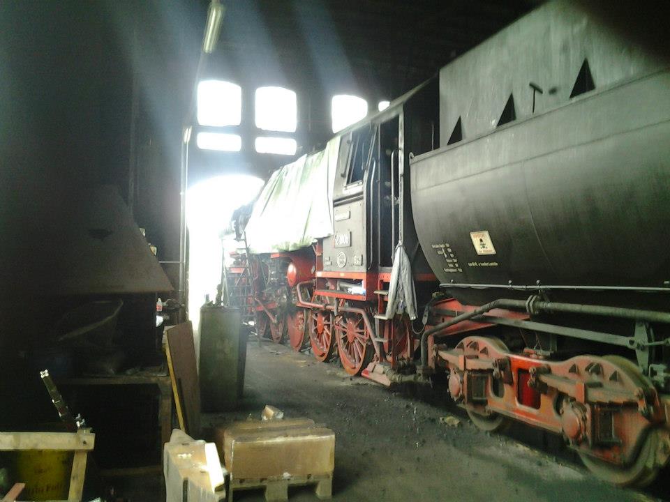 Da tut doch einem das Herz weh.
Bitte Spendet damit 52 8106 wieder fhrt.
Gezielte Spenden fr die Revision der 52 8106 knnen an folgendes Konto berwiesen werden:
Spenden Konto: Eisenbahnfreunde Treysa
BLZ: 520 534 58 (Stadtsparkasse Schwalmstadt)
Konto: 834556
Kennwort: Revision 52 8106

Selbstverstndlich erhalten Sie von uns fr Spenden ab 100,-  eine Spendenquittung um Ihre Spende steuerlich geltend machen zu knnen, wenn wir ihre Adresse aus den Spendendaten ermitteln knnen.
Fr Spenden unter 100,-  reicht Ihr Kontoauszug als Spendenbescheinigung.