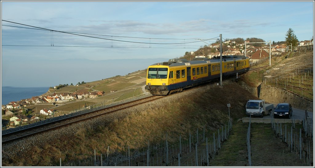 Das  Licht und Schattenspiel  mit hauchdnnem Vorspurung gewonnen: Trains des Vignes blinzelt in die ersten Sonnstahlen.
Chexbres, den 14.03 2011