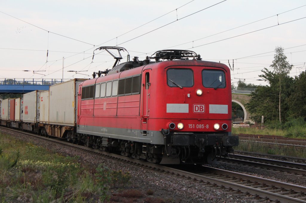 DB 151 085-8 mit Containerzug nach Bremen am 27.07.2011 in Tostedt