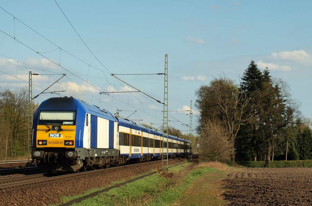 DE 2000-01 schob die NOB nach Hamburg-Altona durch Halstenbek am 17.4.