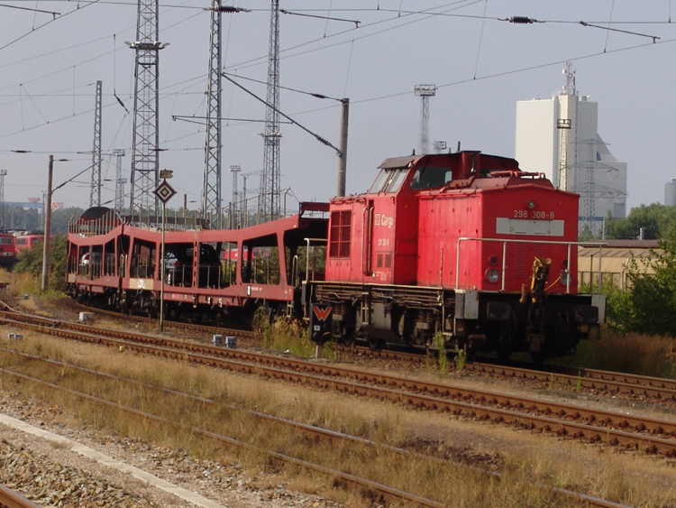 Den wohl besten Autozug gab es im August als 298 308-8 den Dosto-Autozug von WRS Richtung Dortmund in die Ausfahrgruppe bringen wollte.(12.08.06)