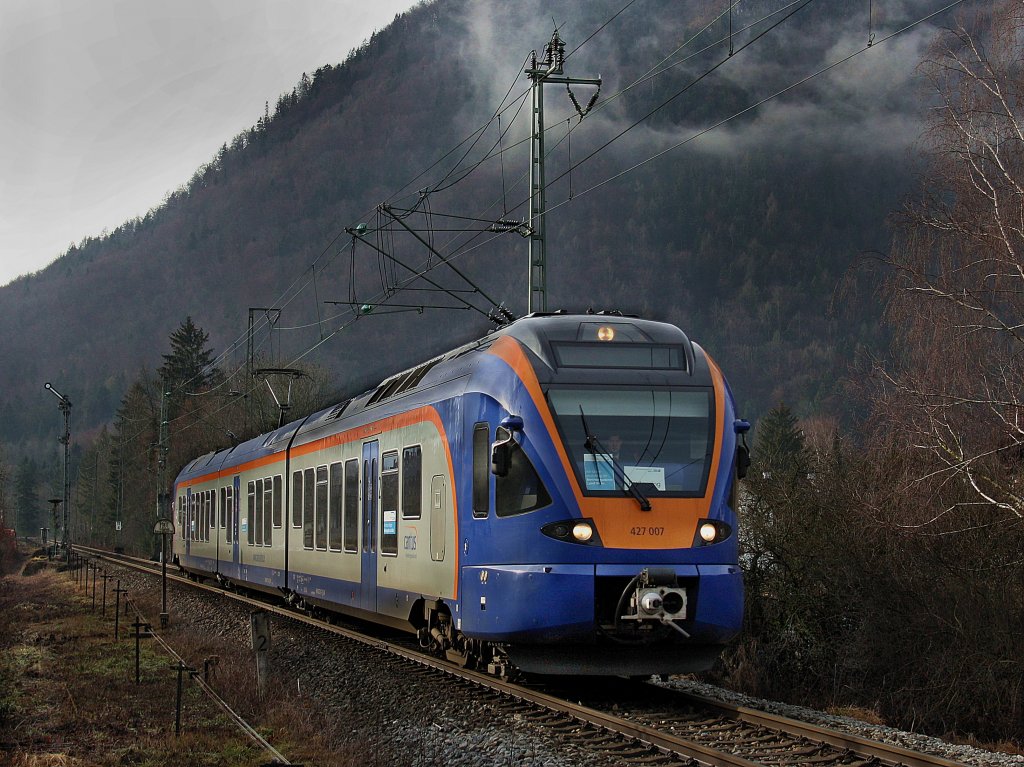 Der 427 007 am 01.01.2010 als BLB Ersatzzug bei der Einfahrt in Piding. 
