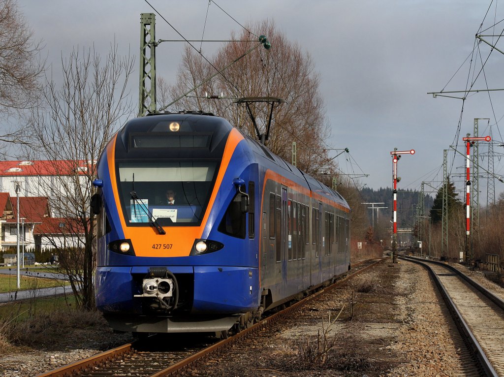 Der 427 007 von Cantus als BLB Ersatzzug am 01.01.2010 bei der Einfahrt in Piding. 
