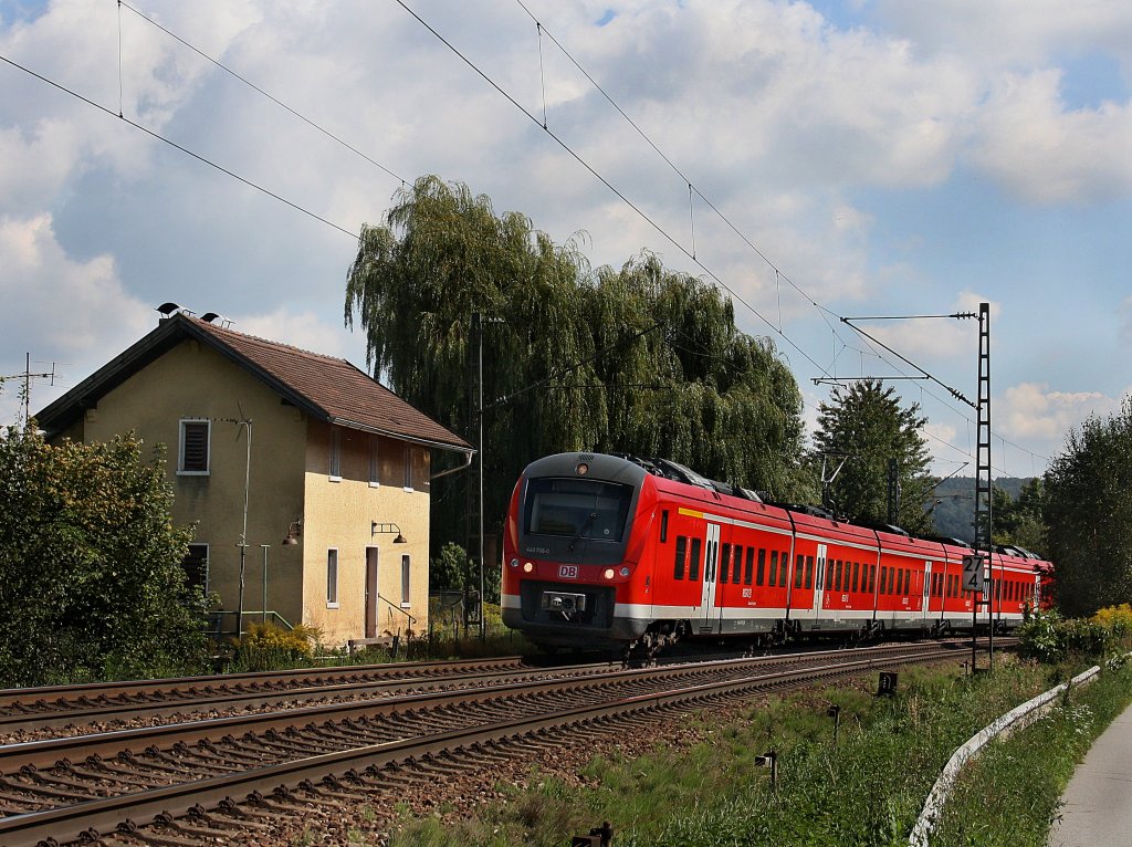 Der 440 206 als RE nach Mnchen am 11.09.2010 bei der Durchfahrt in Pleinting.