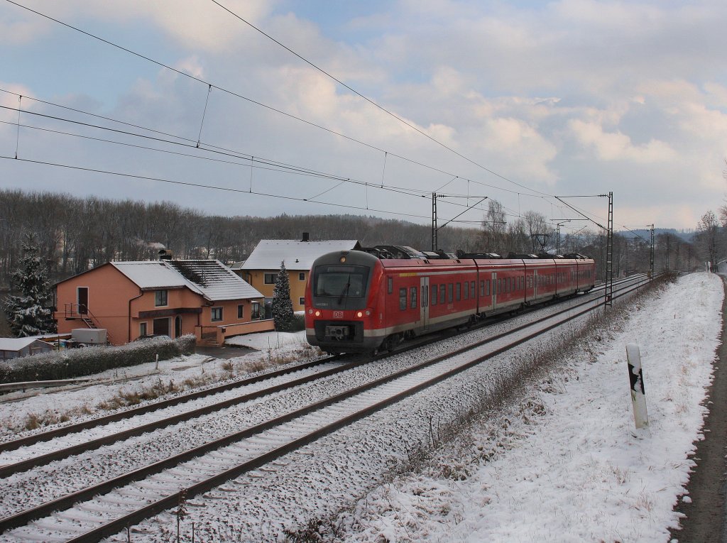 Der 440 206 am 27.11.2010 als RE nach Mnchen unterwegs bei Vilshofen.
