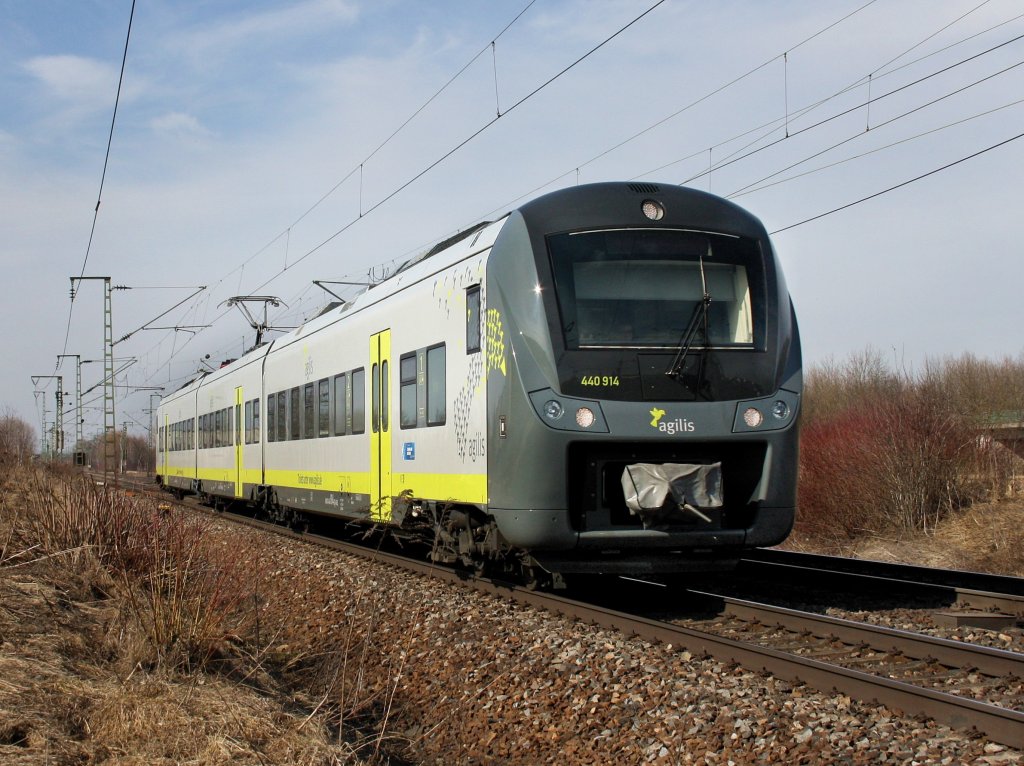 Der 440 914 am 12.03.2011 unterwegs bei Obertraubling. 
