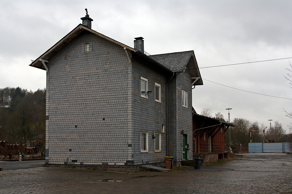 Der Bahnhof Ferndorf (Kr. Siegen) an der Rothaarbahn (KBS 443), hier am 14.01.2012.