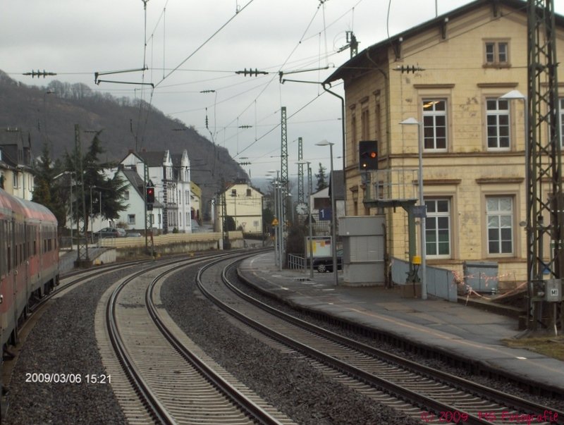 Der Bahnhof von Kamp-Bornhofen aus der RegionalBahn nach Koblenz Hbf aufgenommen 
Blickrichtung Wiesbaden