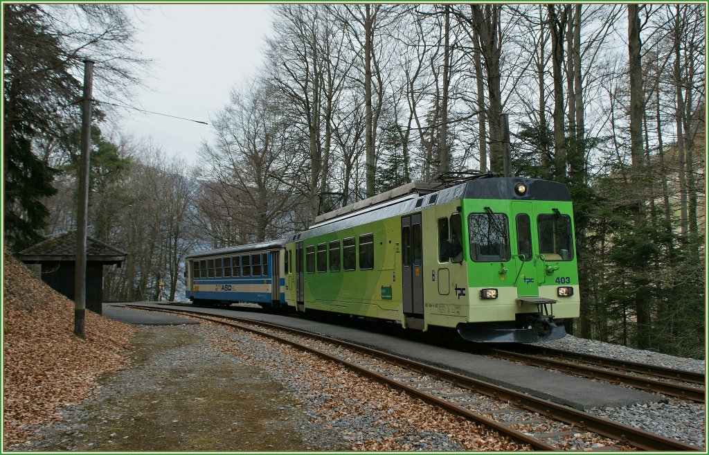 Der  Bahnhof  von Verschiez mit dem Regionalzug 430 nach Les Diablerets. 
27. Mrz 2011