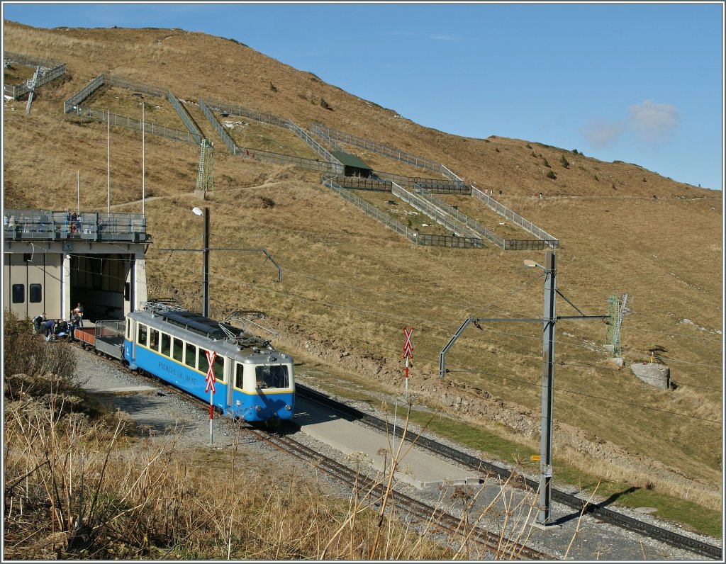 Der Beh 2/4 204 auf der Gipfelstation des Rochers de Naye. 
25. Okt. 2012