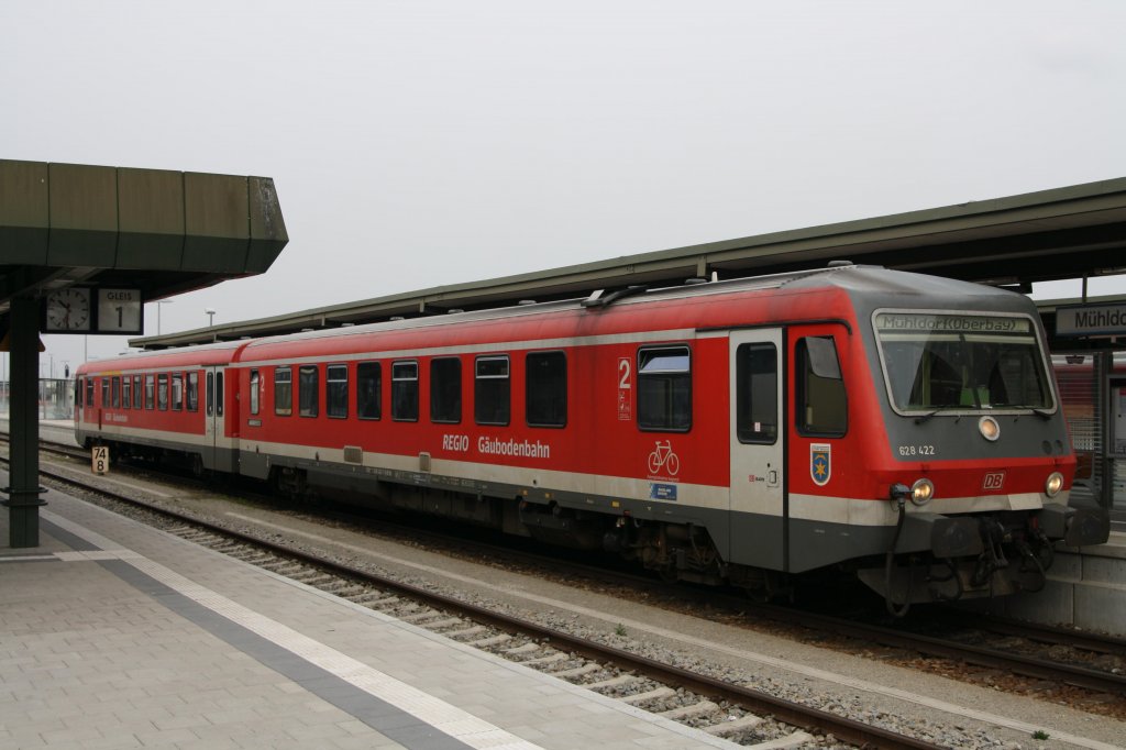 Der ehemals auf der Gubodenbahn eingesetzte 628 422-8 leistet nun in Mhldorf seine Dienste. 
 Am 05.04.12 fuhr ich mit ihm von Mhldorf nach Tling und konnte ihn vor der Abfahrt fotografieren.