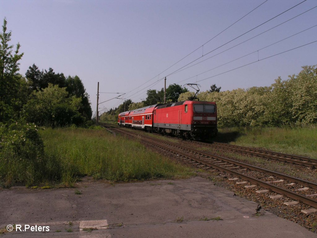 Der gegenzug RB 11 Frankfurt/Oder wird von 143 641-9 beim ex HP Vogelsang geschoben. 30.05.08