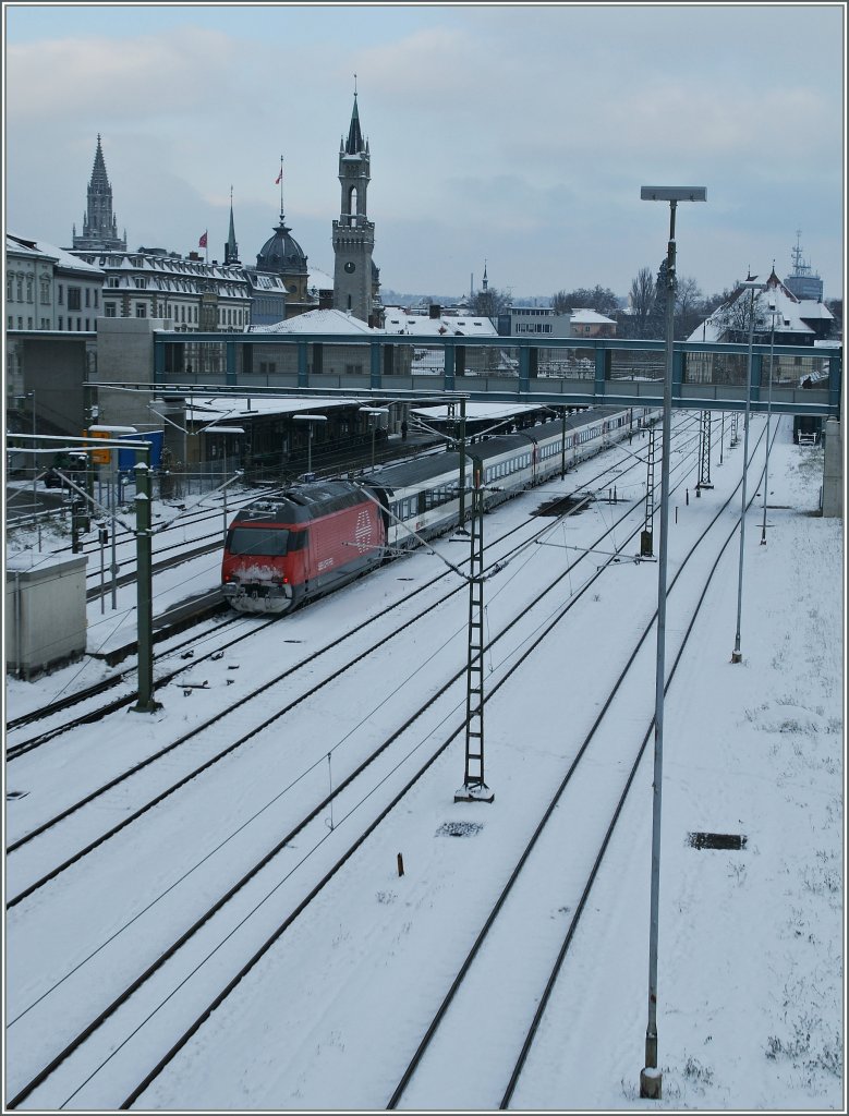 Der IR aus Biel/Bienne wird nach einer kurzen Wendezeit wieder nach Biel/Bienne zurckfahren. Ein  Thema , dass in Konstanz stndlich beobachtet werden kann, ungewohnt hingegen der viele, schne Schnee an diesem 8. Dez. 2012 