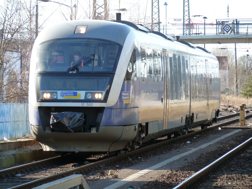 Der MRB VT 560 (642 335-3 D-OLA) war am 6.3.2011 auf einer Probefahrt vom OLA Werk zum Bahnhof Neubrandenburg & zurck unterwegs.