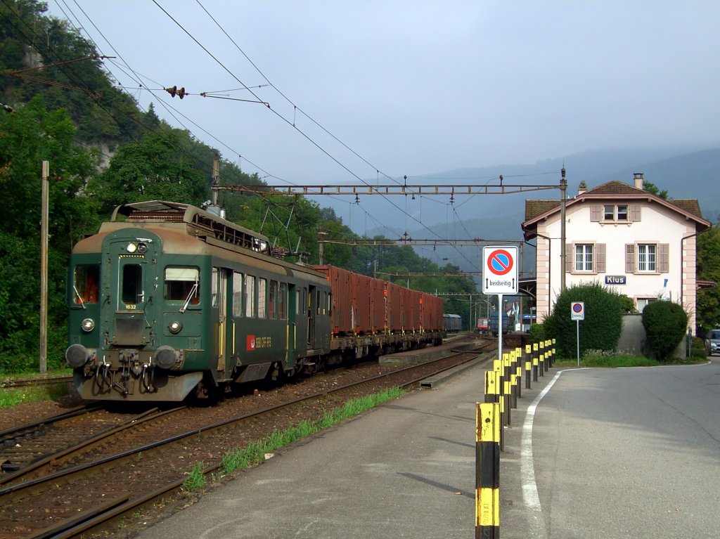 Der OeBB BDe 4/4 1632 mit einem Mllzug bei der Ausfahrt aus Klus in Richtung Oensingen am 29.08.2008.
