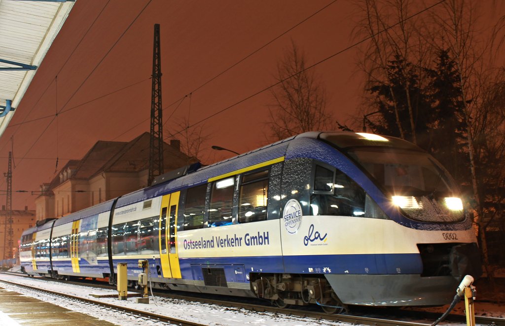 Der OLA VT 0002 beim warten auf das Umsetzen an den VT 0009 in Neubrandenburg am 12.2.2012