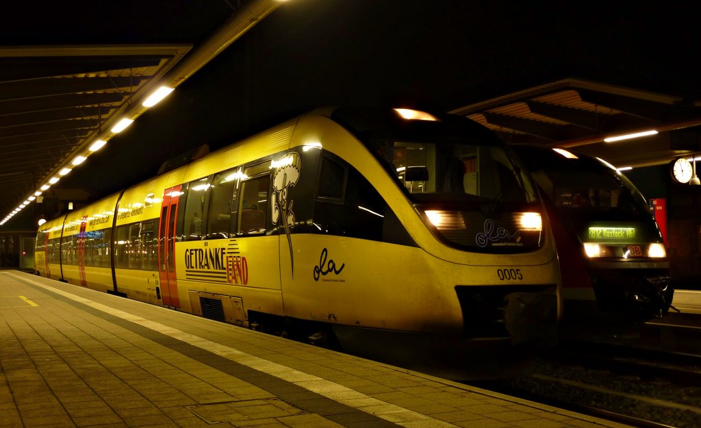 Der OLA VT 0005 & der DB 642 184 in Rostock HBF am 12.11.2011.