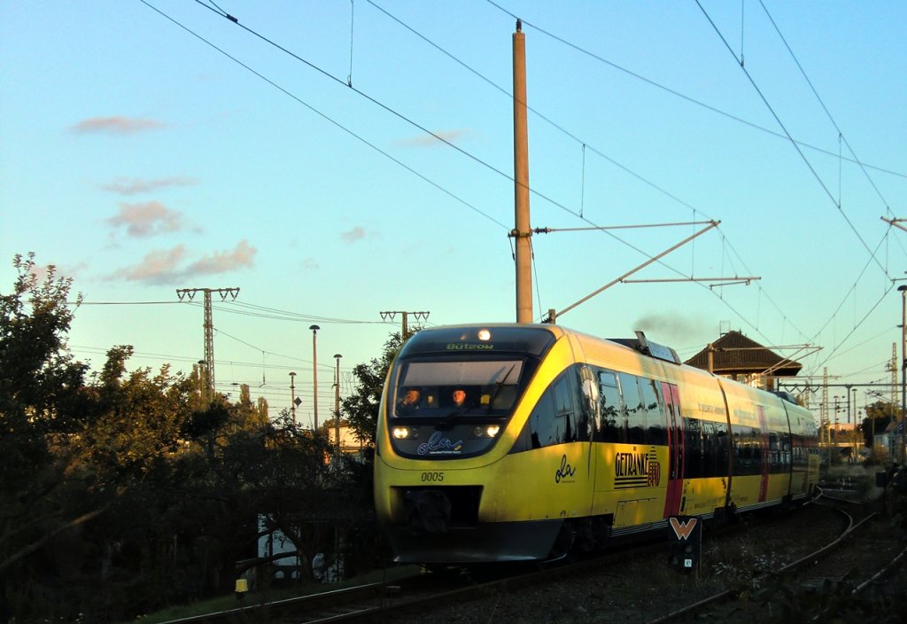 Der OLA VT 0005 nach Btzow in Neubrandenburg am 20.10.2011.