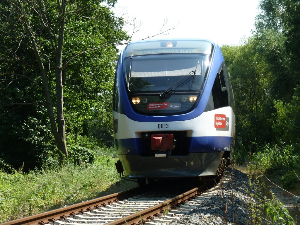 Der OLA/MRB VT0013 643 121 bei der Einfahrt in ckermnde Stadthafen.