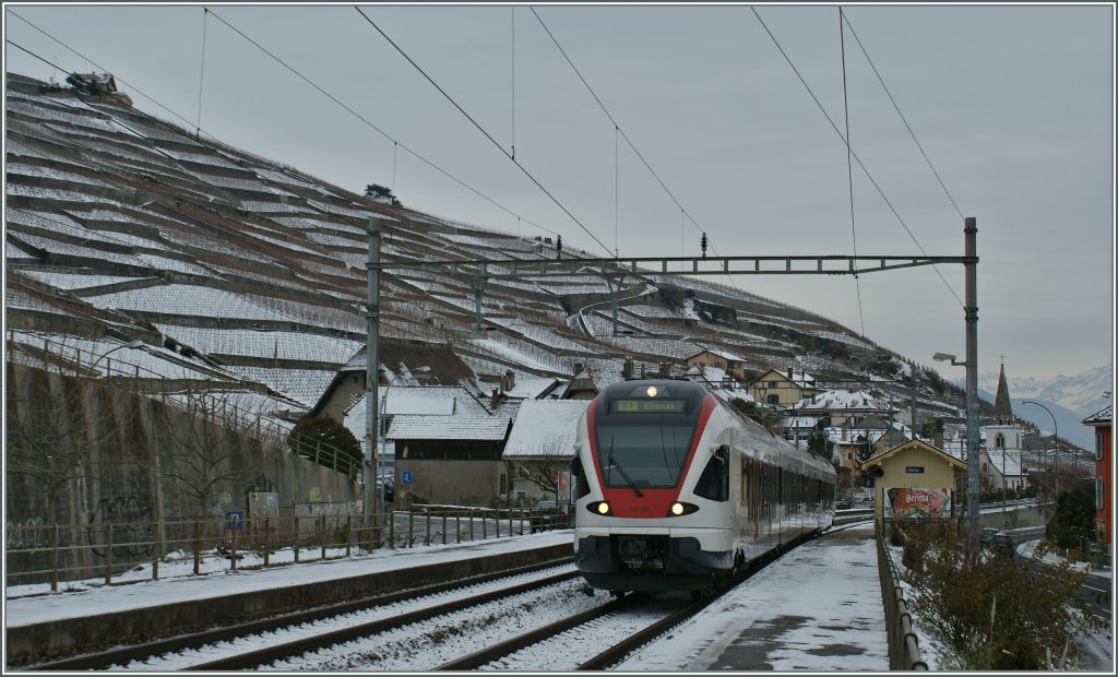 Der SBB Flirt 523 025 ist als S 3 nach Allaman bei Villette VD unterwegs. 

27. Dez. 2010