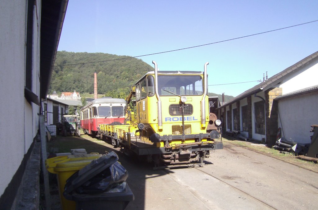Der SKL der Brohltalbahn stand am Lokschuppen in Brohl